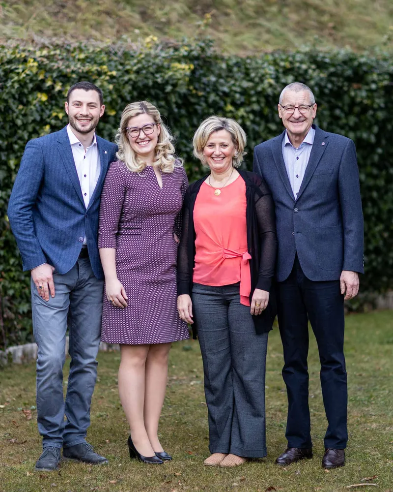 Wir sind die Familie hinter dem Rommisa.